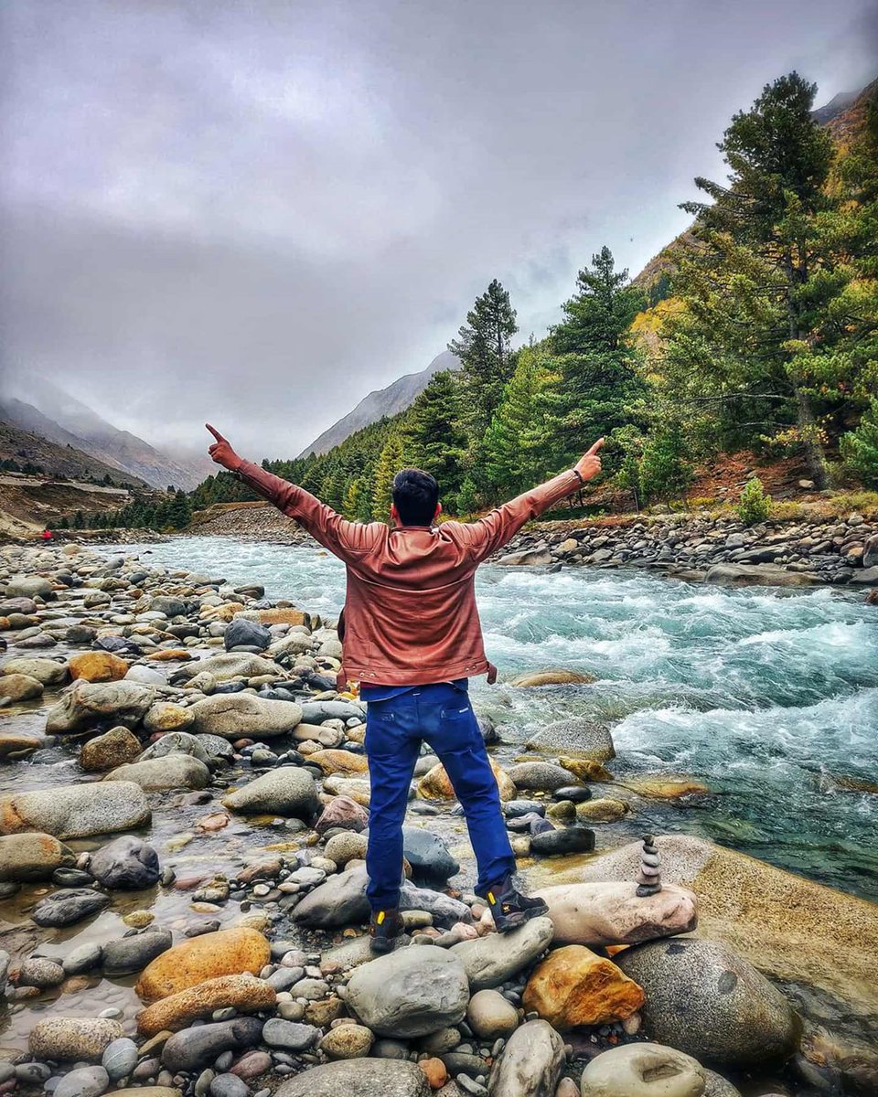 vxplorers's tweet photo. Because when you stop and look around, this life is pretty amazing.
.
#vexplorers
#magicbustour
#magicbusindia https://t.co/b2GINSmptz