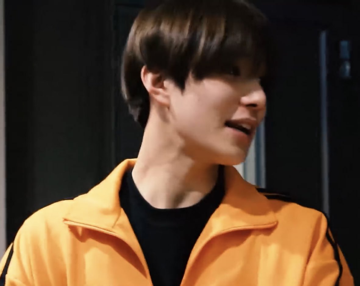 jungwooyy's tweet photo. คลิปจากอฟชก็ให้อะไรเราเยอะเหมือนกันนะ เช่น จองอูหน้าสดผมไม่เซ็ต อันล่าสุดคือหน้าสดหมวกแก๊ปและต่างหู แล้วเราคนเดียวจะไปสู้ไหวหรอ https://t.co/E6hwv0vsci