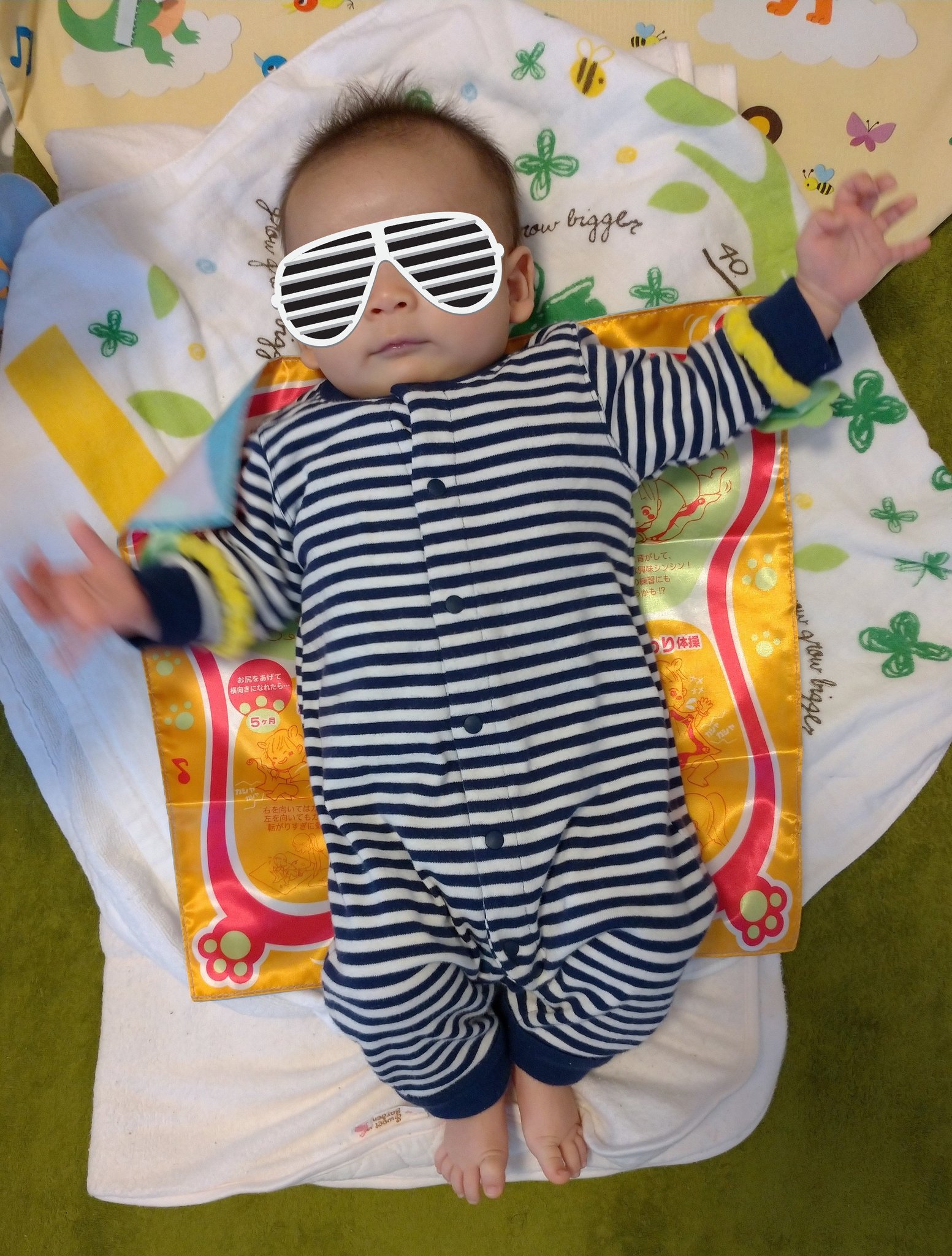 みしゃ 2y 10 こどもちゃれんじbaby 特別号のベビージムは日々の日課 最初は眺めるだけだったのに いつの間にかおもちゃをパンチしたり引っ張ったりポールを足で蹴って揺らしたり 遊びが進化していく様子を楽しみながら見守ってます 絵本や歌が