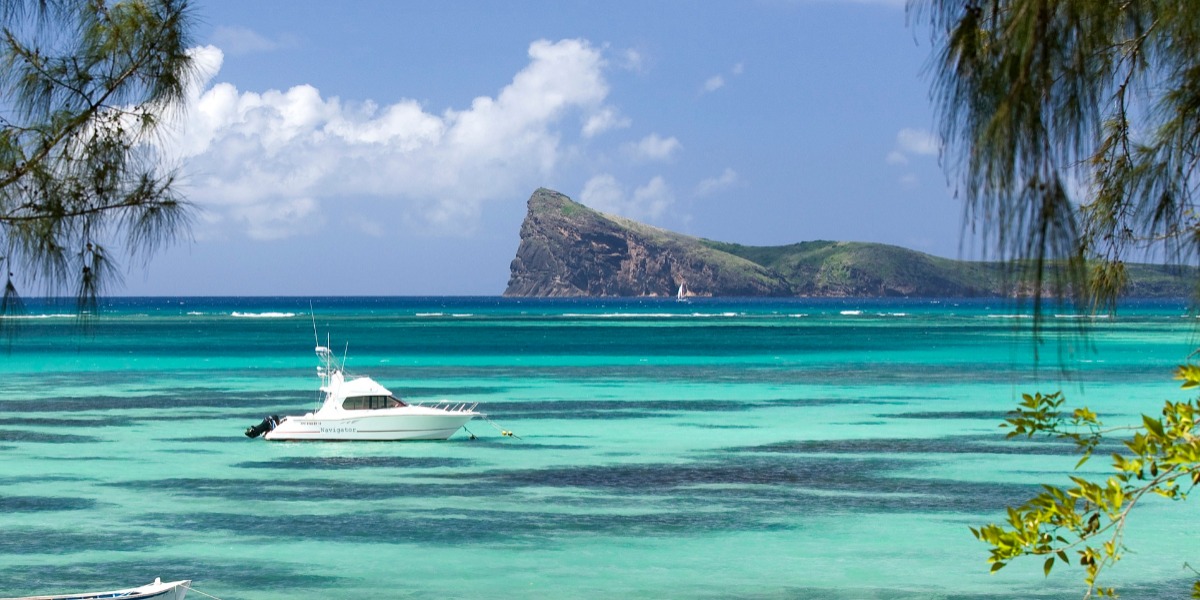 MauritiusGuide's tweet photo. Monday we hope, we care and we stay home to save lives and protect our parents.
#COVID19 #mauritius #MondayMotivaton https://t.co/1IVJMqJSkn