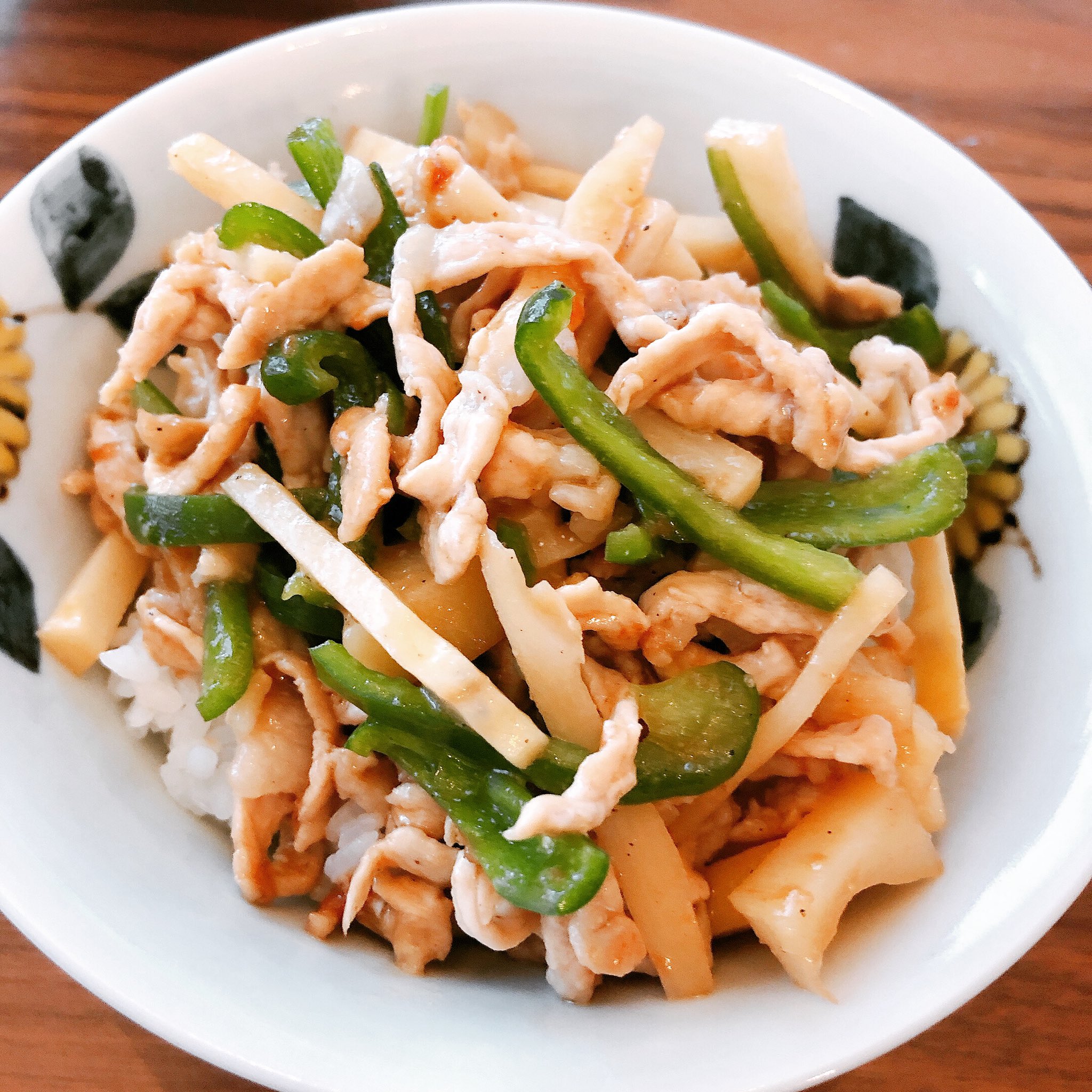 Rino Coorie M A R Y 4 Tunes 遅めのランチは チンジャオロース丼 おうちごはん りのごはん Coorie チンジャオロース 青椒肉絲丼 たけのこ 筍祭り コロナに負けるな T Co Qcmznydoor Twitter
