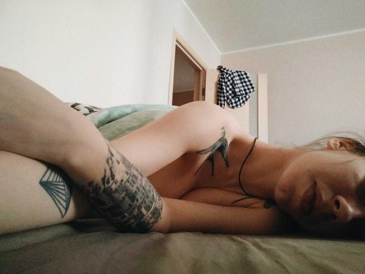dasha___krot's tweet photo. Хочу в светлую квартиру в Краснодаре за 10 ка. Гугл вот фоточки предложил старые, тут вроде можно такое хаха https://t.co/P0uOMe13OJ