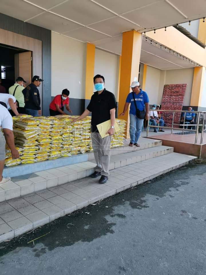 UKASSarawak's tweet photo. Lebih 4,500 KIR Di Krian Akan Menerima Bantuan Makanan Sarawakku Sayang

Dapatkan berita penuh di FB Unit Komunikasi Awam Sarawak https://t.co/elWTrJWwqR https://t.co/3WqyVfjrxL