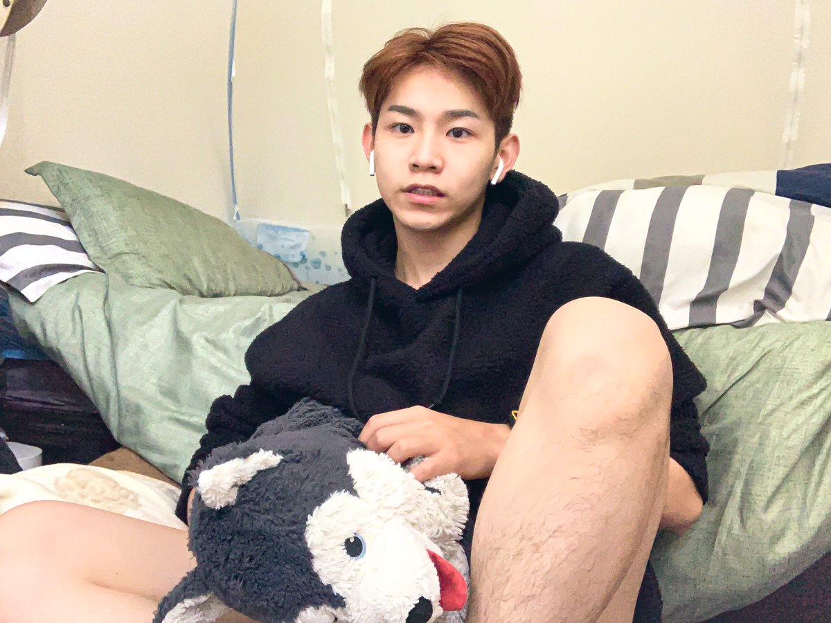 🤫  聽說經營推特 會比較愛自拍⋯⋯⋯