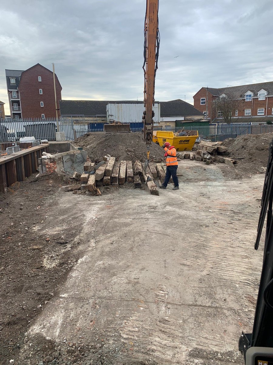 wmplanthire's tweet photo. Thanks to our operators working on the frontline on #criticainfrastructure projects like the #GreatYarmouthFloodDefence project. This @jbabentleyJV scheme will help protect some 4500 homes and businesses by upgrading 46 seawalls. #CAT340 was doing some #heavylifting last week. https://t.co/k4etVnTJn6