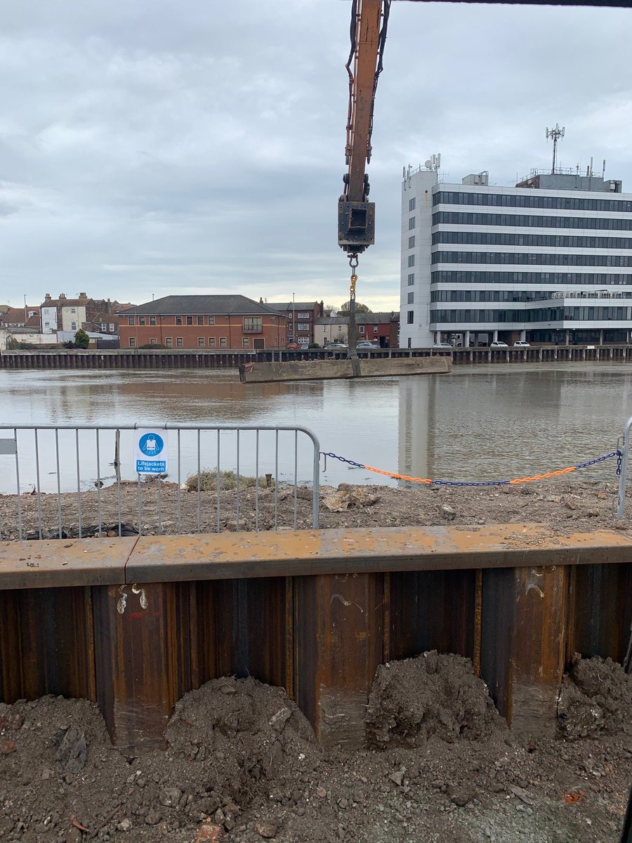 wmplanthire's tweet photo. Thanks to our operators working on the frontline on #criticainfrastructure projects like the #GreatYarmouthFloodDefence project. This @jbabentleyJV scheme will help protect some 4500 homes and businesses by upgrading 46 seawalls. #CAT340 was doing some #heavylifting last week. https://t.co/k4etVnTJn6