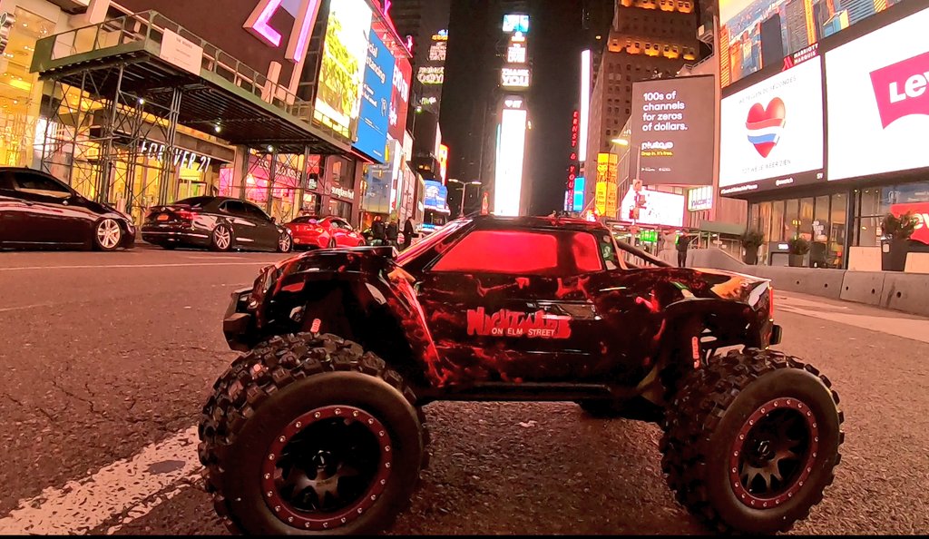 LuisLPRCs1's tweet photo. Xmaxx 8S in Time Square 😎😎 https://t.co/2DK3nONXlI