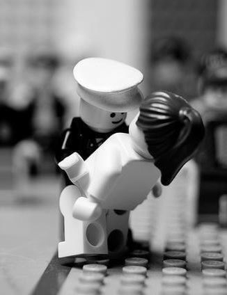 Hoy más que nunca, por Los que no podemos dar pero daremos FELIZ DÍA INTERNACIONAL DEL BESO! Espero que pronto podamos dar todos esos que nos han robado en estos días.