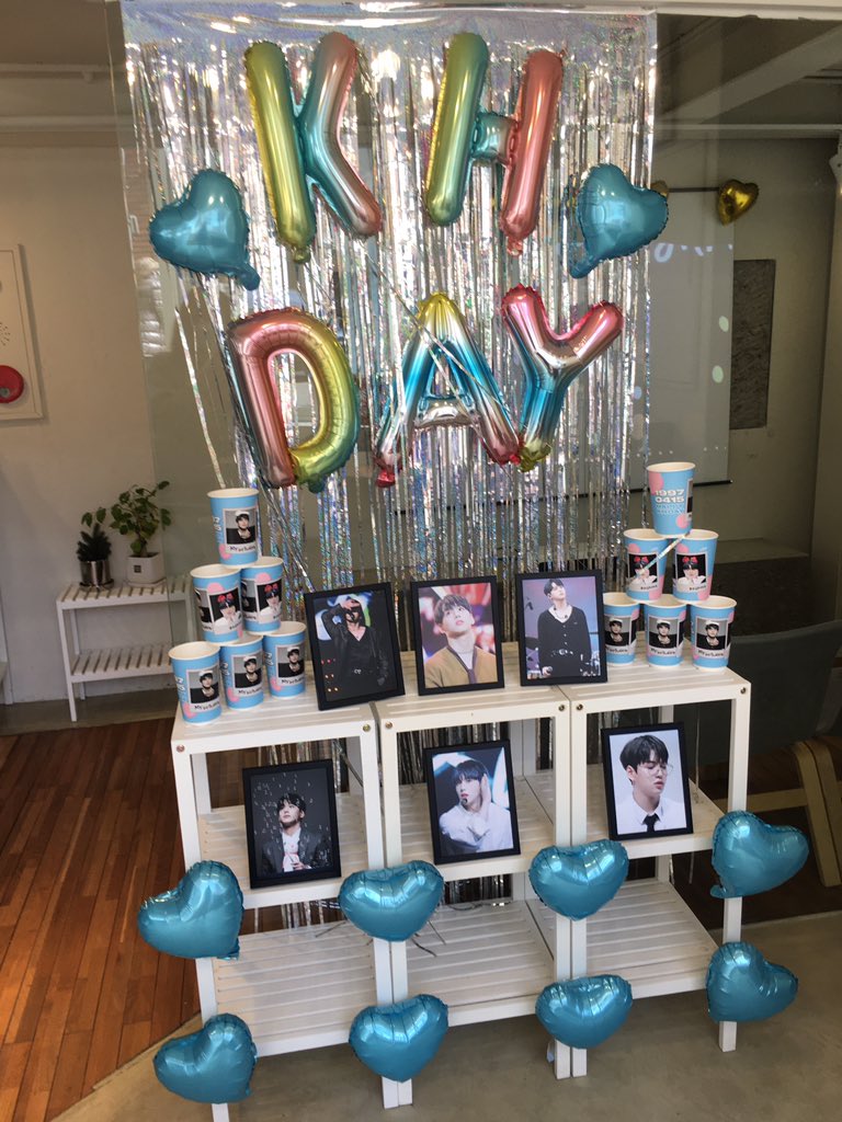 kukonglove's tweet photo. 위드인라운지  아기자기 예쁜 국허니사진 가득 🥰 한쪽에 국허니 영상이 계속 흘러나와요 @muse415   @believer0415  님 감사합니당🐰❤️ https://t.co/y89zJlkwsU