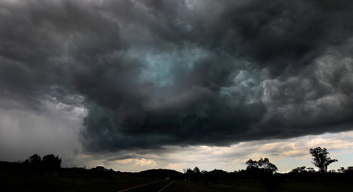 kentphotos's tweet photo. Not often you see a thunderstorm turn greenish in California, but it did today.  Intense rain, some hail and lightning were the byproduct of the storm that moved off the Mayacamas Mountains in NE #SonomaCounty Sunday afternoon. @NorthBayNews @NWSBayArea #CAwx https://t.co/sQbExqueSJ