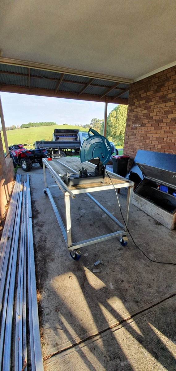 Started to make a trailer last week, but then I realised I had no bench. So now I've made a bench, better start on that trailer 🙈