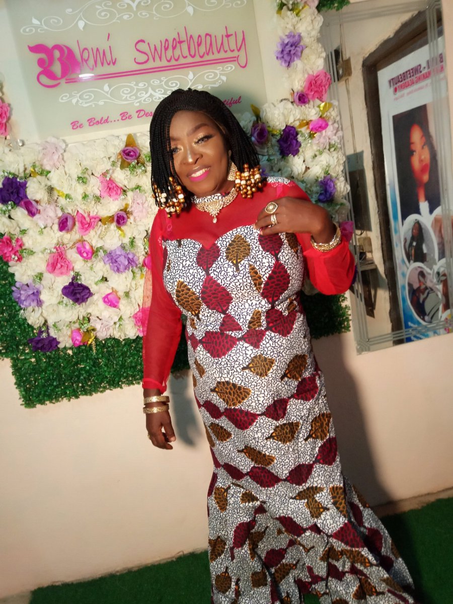 bkmisweetbeauty's tweet photo. in advance to My world best birthday
.
Hair by yours @bkmisweetbeauty
For more enquiries into any of our hair classes or sales of wigs call/DM/WhatsApp 07037115801
#wigtraining #braidedwig https://t.co/Yy7dYc5zvr