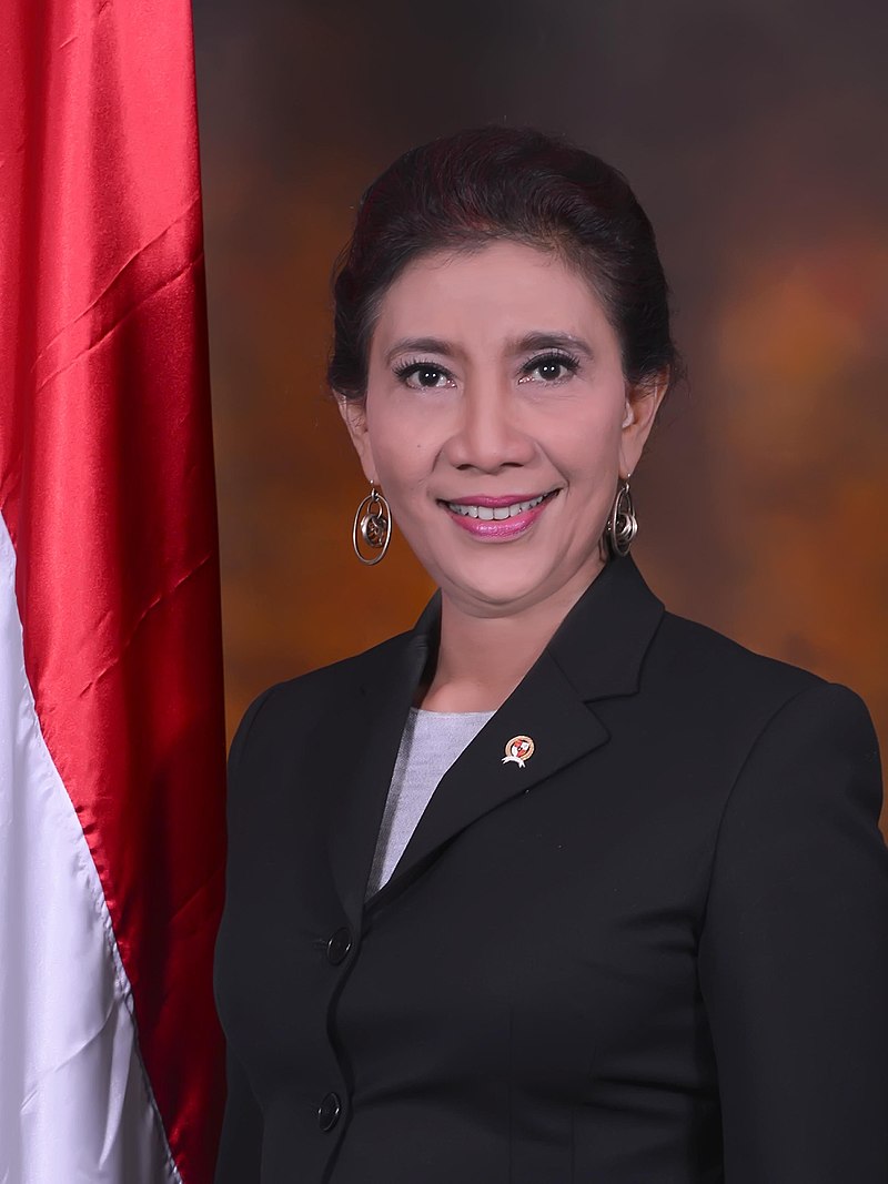 deny_aral's tweet photo. Kebayang bener kalo emak gue @susipudjiastuti jadi presiden ,gak ada negosiasi sekiranya merugikan negara langsung lenyapkan (tenggelamkan) 
Semoga sehat selalu mak , 😘😘😘
Ulah papanasan wae mak bisi hare'eng 😍😁🤭 https://t.co/EhaK6FvJ5H