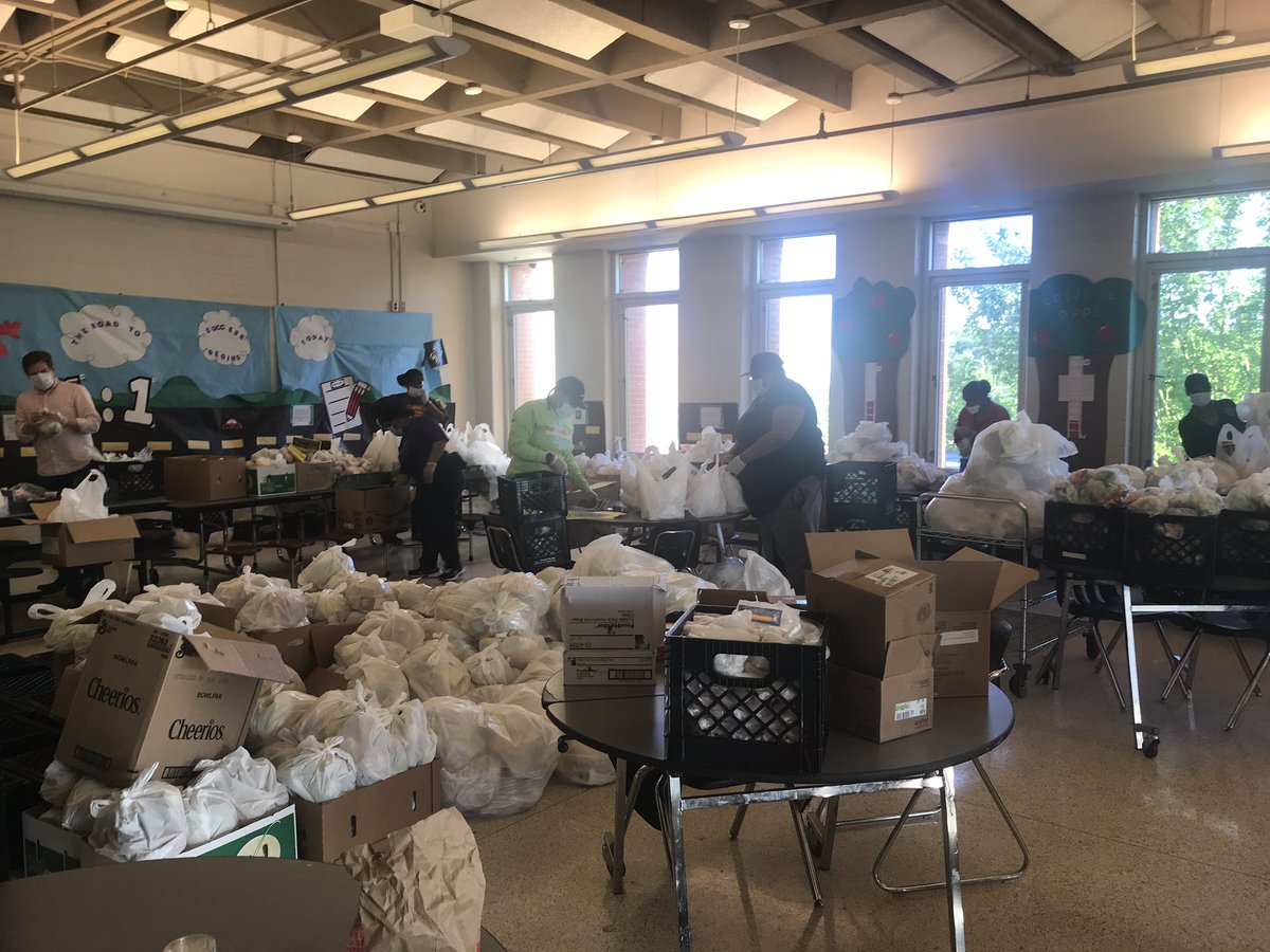 CarstarphenMJ's tweet photo. It’s time for school, APS! Buses are about to start routes! Food is ready and getting loaded! BIG DAY food distribution &amp; learning! Thank you @GANATIONALGUARD for you help and support! Plus our amazing volunteers and APS team members are working hard too! https://t.co/OuooI31heQ
