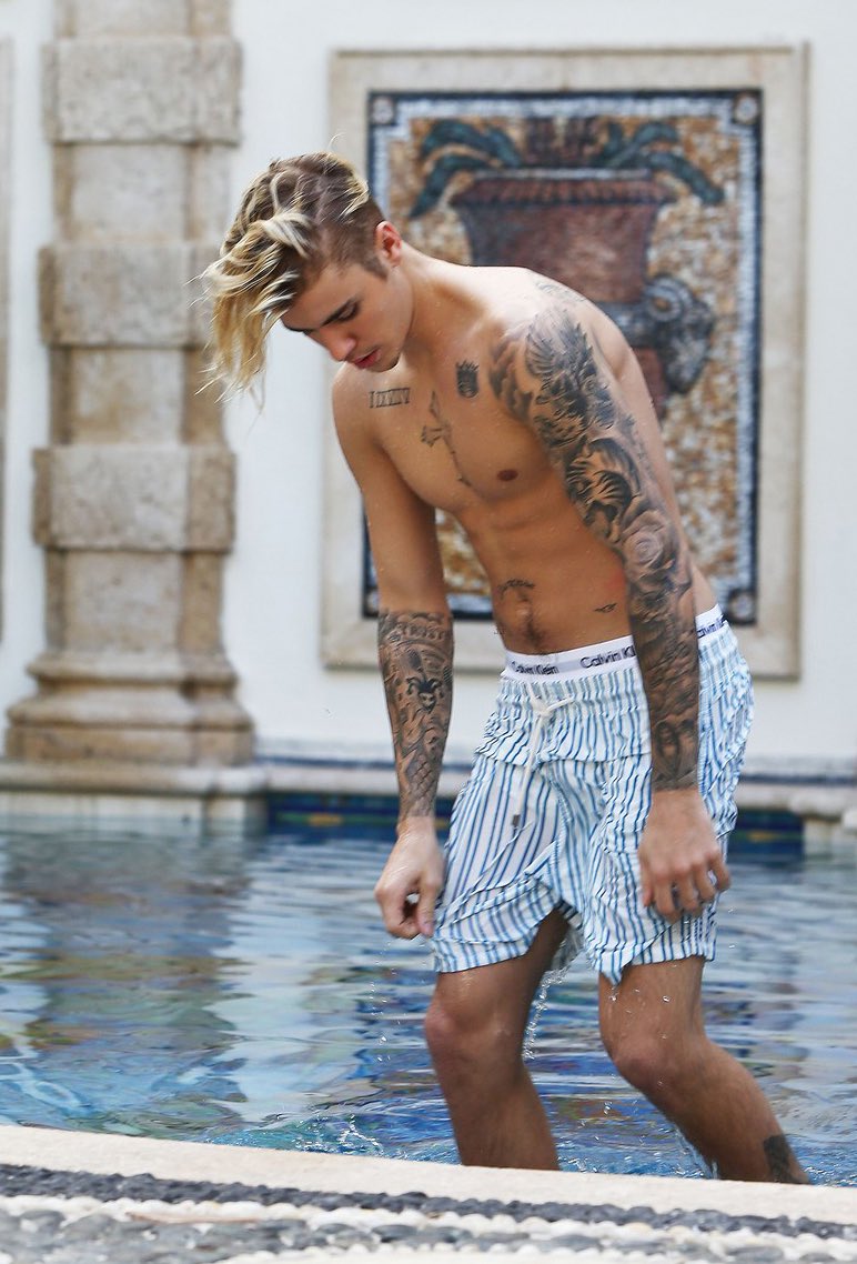 ArchivesJB's tweet image. Versace Mansion x Justin Bieber