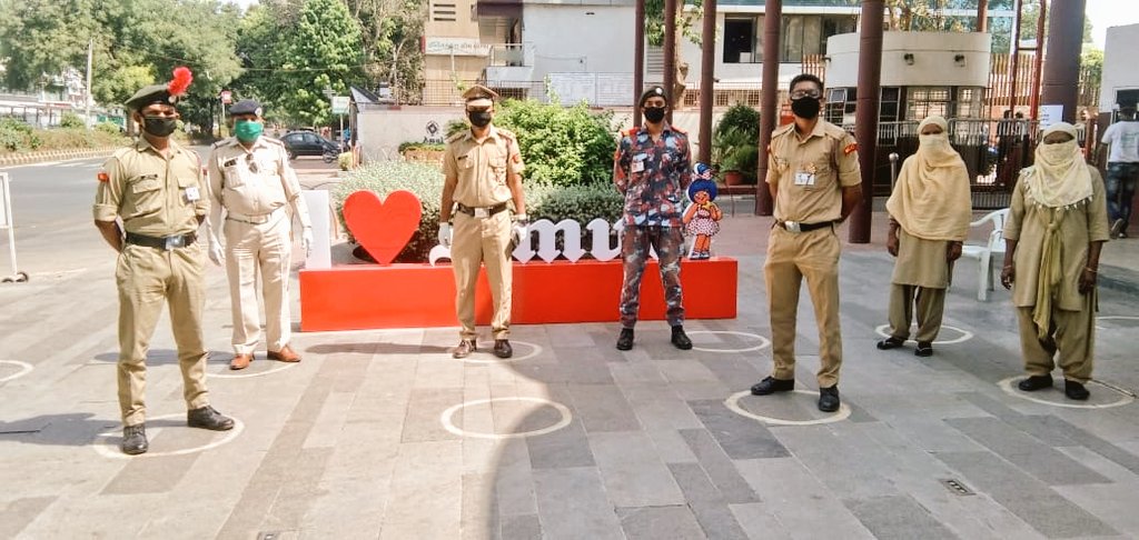 DefencePRO_Guj's tweet photo. #NationalCadetCorps #Gujarat #VVNagar Cadets of #13GujBn #4GujBn #2CTC deployed 25 Cadets + 4 instructors at 7 loc in traffic & Q mgmt. #ExNCCYogdan #MoDAgainstCorona @SpokespersonMoD @HQ_DG_NCC @DDNewsGujarati @PIBAhmedabad @mygovindia @MoHFW_GUJARAT @InfoGujarat @CMOGuj https://t.co/K300yQ30Of