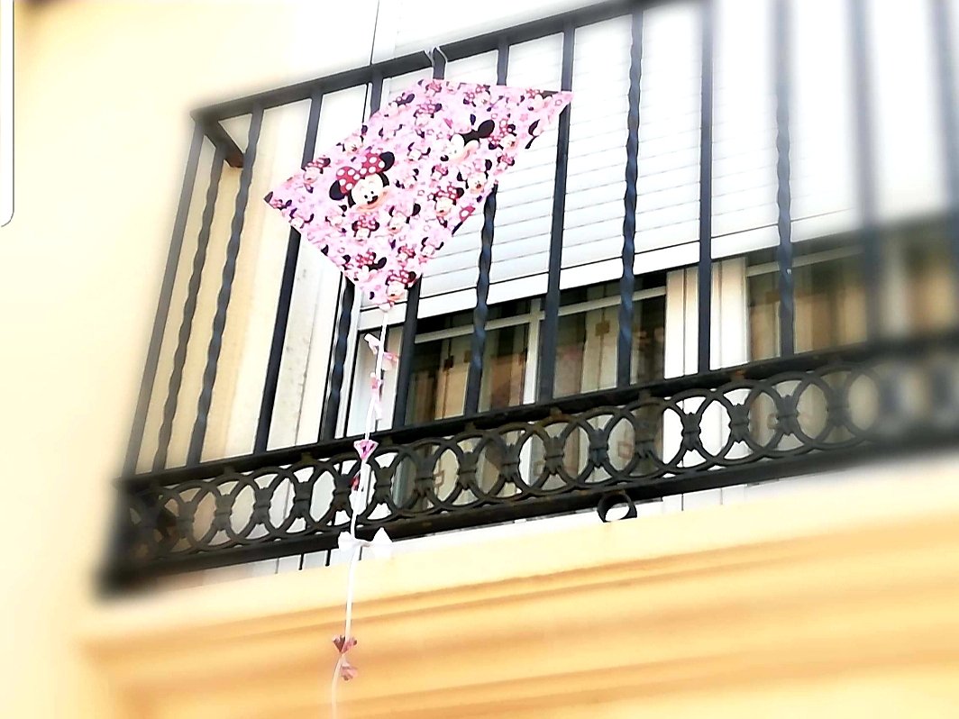 bibliolavall's tweet photo. A #Pasqua les #milotxes volen!! ❤#VolaLaImaginació #JoEmQuedeACasaLlegint https://t.co/QJ2jDjsgw9