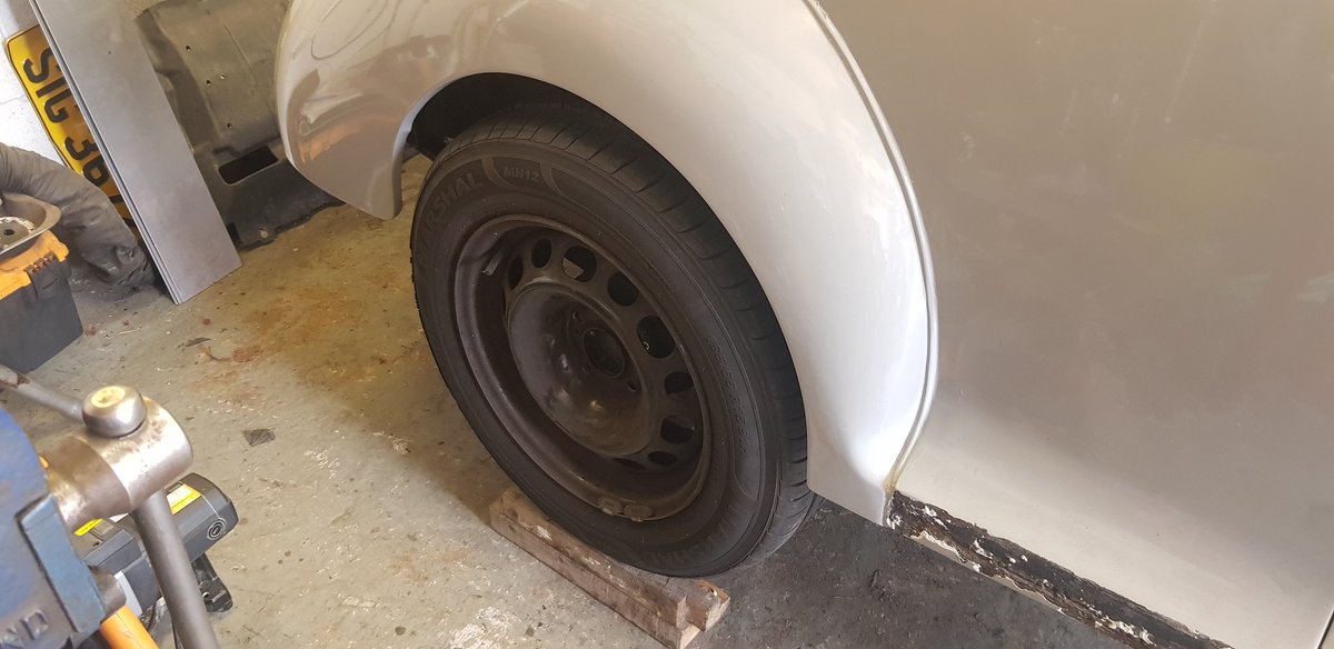 dermotnmurray's tweet photo. I think a 15" steel wheel just fills the arches nicely on a Morris Minor.Maybe with a touch of lowering thrown in for good measure.#Morrisminor #steelies #longwayoff @MinorForum https://t.co/87GmeLAwf6