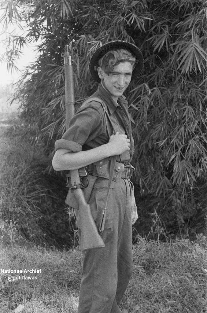 Potret seorang tentara Belanda di Tangerang, sekitar 28 Mei 1946.
-
📸: Nationaal Archief
-
#potolawas #potolawastangerang #tangerang #tangeranghits #tangerangkota #exploretangerang