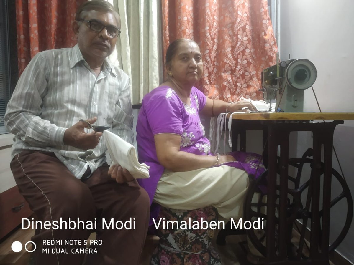 drmadiwr's tweet image. पश्चिम रेलवे द्वारा कोरोना से निपटने के लिए व प्रशासन द्वारा मास्क पहनना अनिवार्य किए जाने  की जानकारी पाकर अहमदाबाद के  रेलकर्मी श्री दिनेश मोदी ने एक अनूठी पहल  की है,वे अपनी सोसाईटी  में लोगों  को प्रेरित  कर सामूहिक रूप  से मास्क  तैयार करवा  रहे हैं @WesternRly #Lockdown21