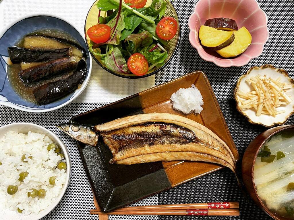 大根とワカメのお味噌汁