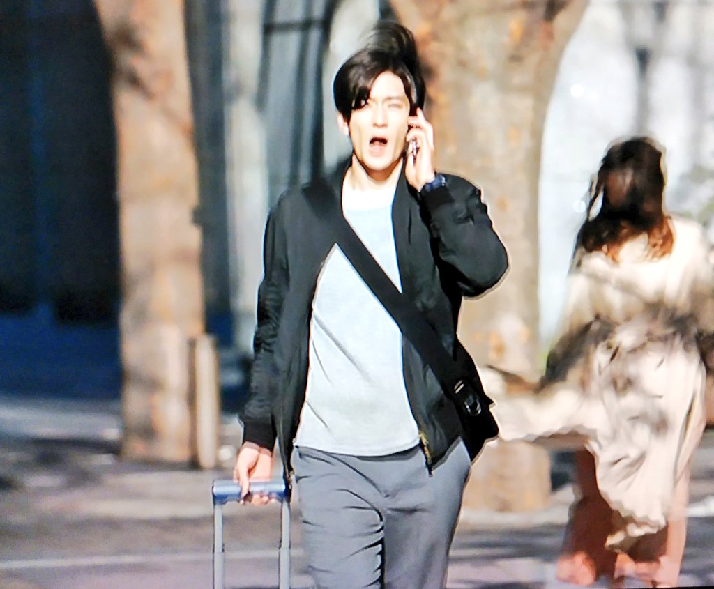 あゆゆと 14周年おめでとう Auf Twitter さっそうと英語喋りながら歩く鈴木先生 日本におかえりなさい ドラマスーツ Suits2 月9 織田裕二 中島裕翔 T Co Uqpo27iuzb Twitter