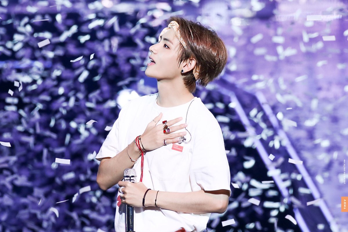 бтс чонгук и тэхён 2019. последняя песня тэхена. тэхён 2022. бтс taekook. Bts фотобук чикаго.