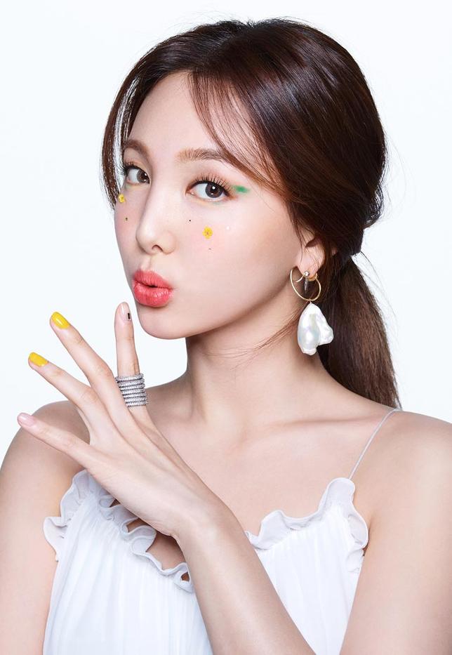 misayeon's tweet photo. TWICE x Allure Magazine (May 2020)

Nayeon, Jeongyeon, Momo 📸💕

#TWICE #트와이스 @JYPETWICE https://t.co/9HszznoSY2