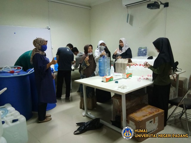 FMIPA UNP Produksi Hand Sanitizer
unp.ac.id/id/akademik/fm…
#universitasnegeripadang #humasunp