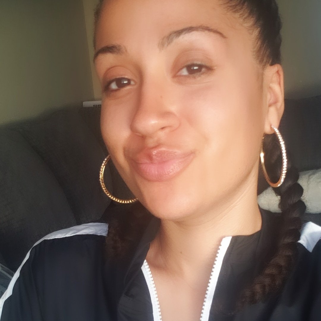 Queenof55548189's tweet photo. Natural beauty at its best. 
#NaturalBeauty 
#braids
#biracialhair
#hoopearrings
#juicylips
#fineaswine
#sexymailwoman https://t.co/2dFeMs5Pi5