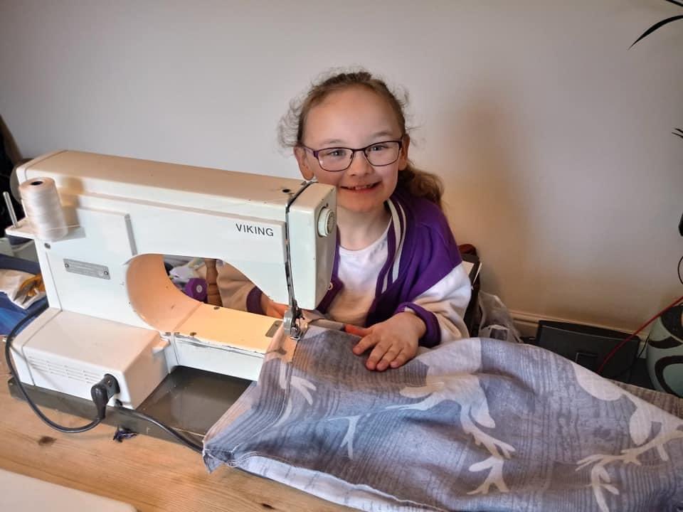 ShipleyMiss's tweet photo. Our community spirit in Ryedale is so inspiring - Emily our youngest sewer, 8 years old helping to make PPE for the local key workers in our area, there are 1 of 60 volunteers sewing, 20+ delivery drivers and 3D printers going 24/7!
@BBCLookNorth @SkyNews 
https://t.co/uQ892PttK1 https://t.co/yVOED4XEIB