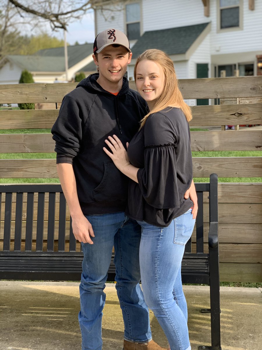 cassiemae30's tweet photo. Happy Easter 💐🐰 https://t.co/Hft4MRFC3e