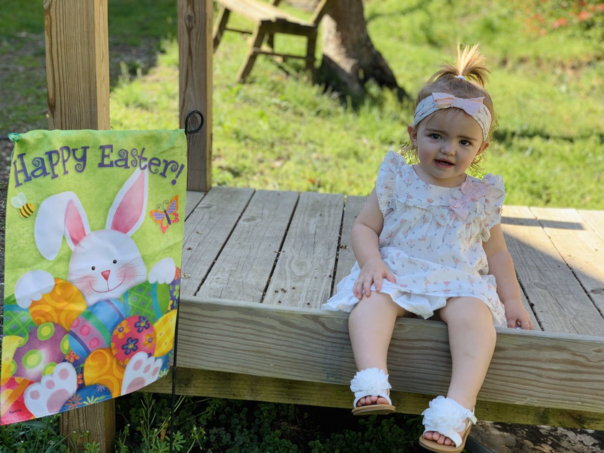 cassiemae30's tweet photo. Happy Easter 💐🐰 https://t.co/Hft4MRFC3e