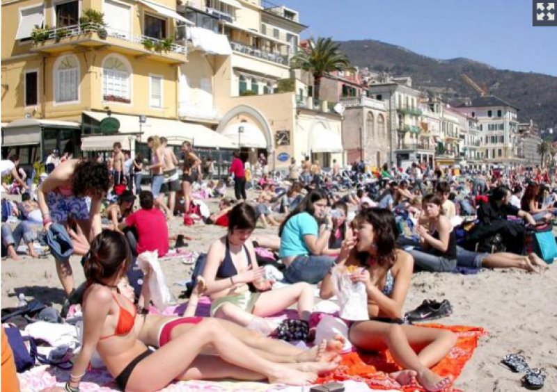 Spiaggia di Benevento stamattina.
È una vergogna!

#iorestocasa
#bruttiterroni