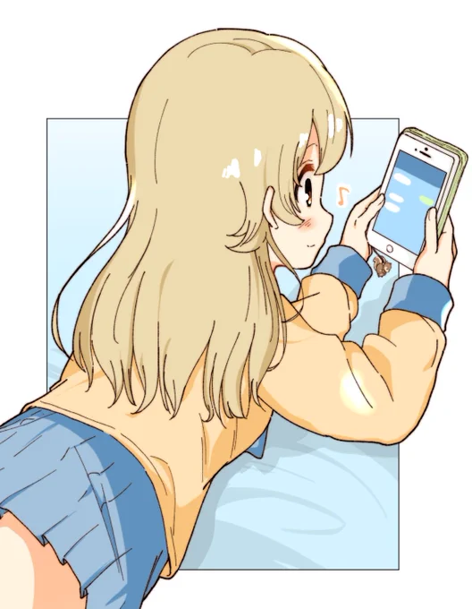 携帯を見てるもりくぼちゃん 