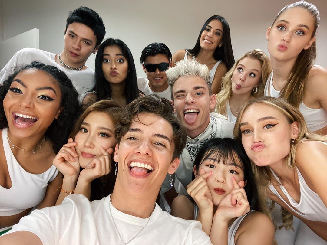 hi now united i'm melanie i'm thirteen years old and i'm from cape verde i'm from Santiago island i will now explain some things about my country and i will put some pictures of the islands of my country here +