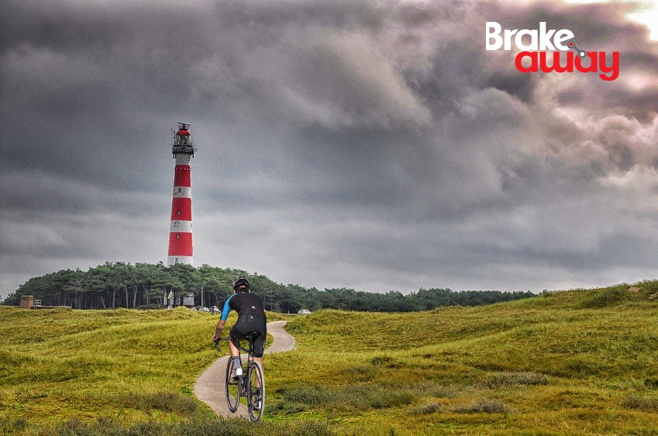 brakeawayclub's tweet photo. Heb je die muren thuis nu wel gezien? Fietsen is de beste oplossing!

#Keepyoursocialdistance #makeyourmiles #Parentini #brakeaway https://t.co/LvxU2Zw6Qi