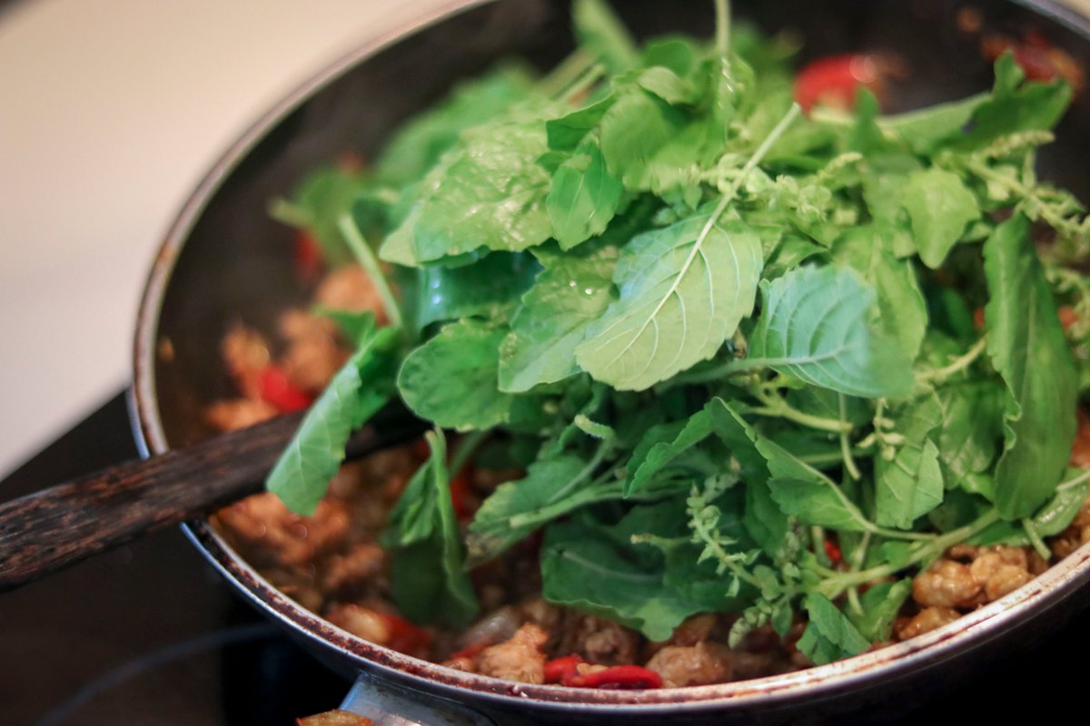 Add the holy basil, stir, wait until everything is cooked and serve next to rice.