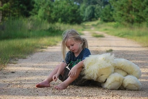 PsicoAmorebieta's tweet photo. Por consulta de varias mamás, hoy nuestro director @nabi_onandia escribe en el blog en torno a los amigos imaginarios de los peques. Esperemos que os guste y sea de ayuda
https://t.co/ahWAQOaIUG https://t.co/yzq6Gq11Qp