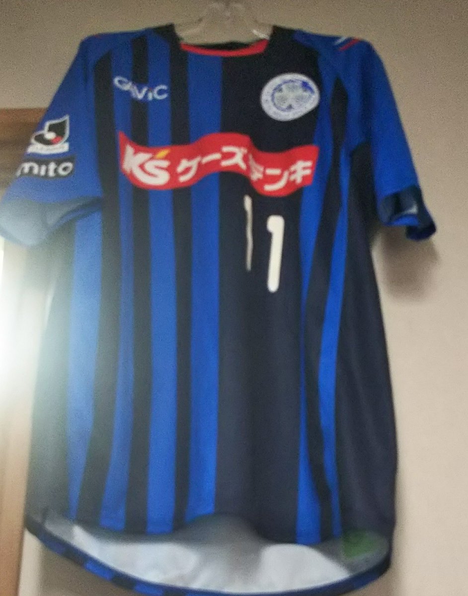 水戸ホーリーホック グッズ担当 これまでの歴代gavicユニフォームのユニパッチンがあったら よいなぁ とふと思う 個人的には 13年の襟ありのストライプはクラシックな感じで好みです ユニパッチン 水戸ホーリーホック