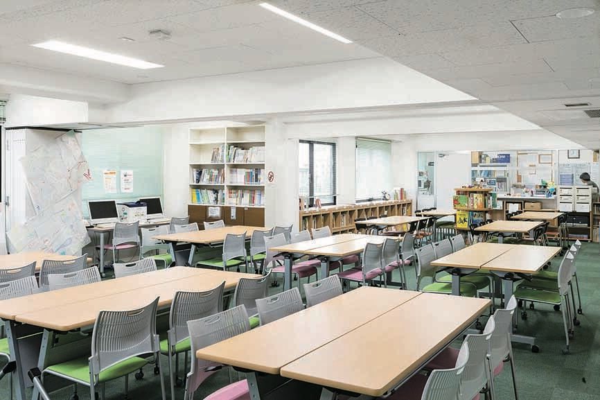 京都光華女子大学 第一弾は コモンズ の紹介です 各学科に設けられたフリースペース コモンズ は 国家試験対策の参考書や専門分野の資料 Pcなどが充実 コモンズの近くには教員の個人研究室があり 疑問点についていつでも質問に行くことができ 京都光華女子大学 第一弾は コモンズ の紹介です 各学科に設けられたフリースペース コモンズ は 国家試験対策の参考書や専門分野の資料 Pcなどが充実 コモンズの近くには教員の個人研究室があり 疑問点についていつでも質問に行くことができ