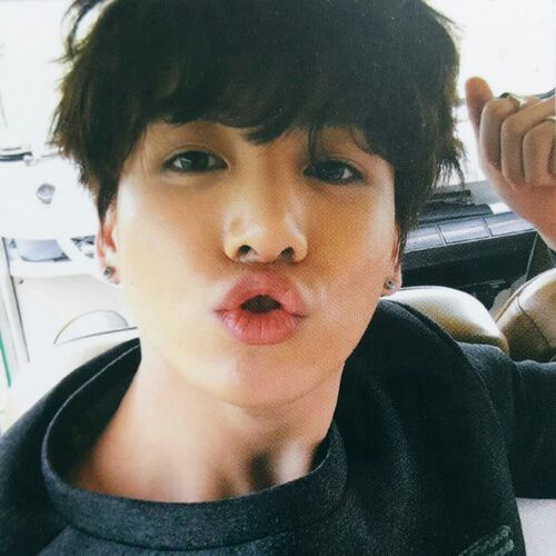 jungkook's duck face selcas: a thread because i am not your strongest jungkooker