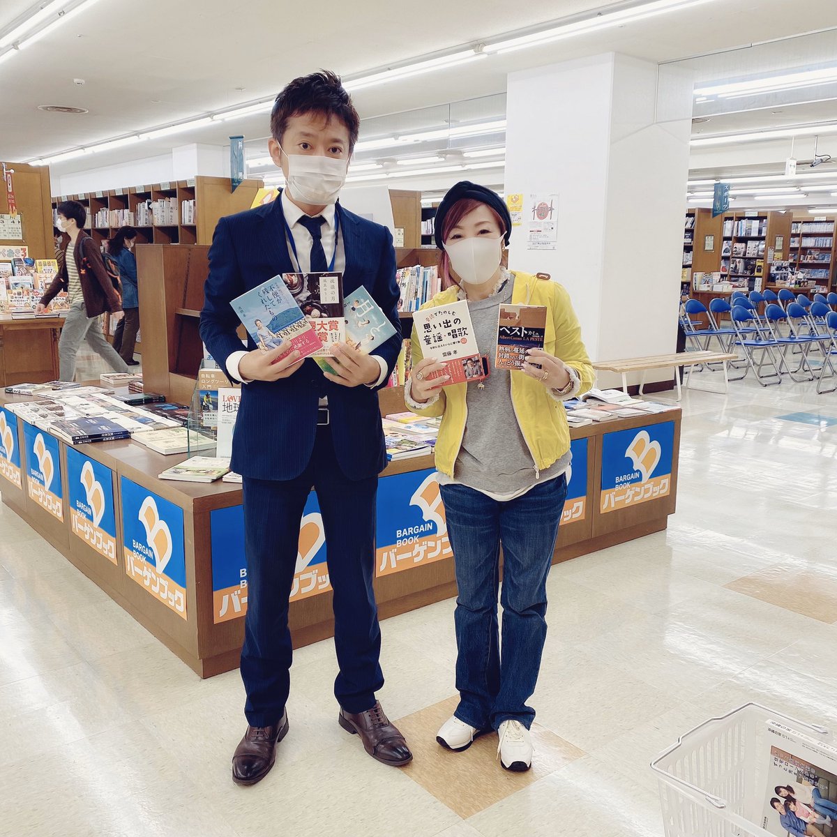 Hiromi このあとラジオはお勧め話題の本のご紹介 ジュンク堂書店那覇店森本店長にインタビュー 18時25分から聞いてね ラジオ沖縄 Gogodowntown国際通り発 ジュンク堂書店那覇店 コロナに負けるな国際通り