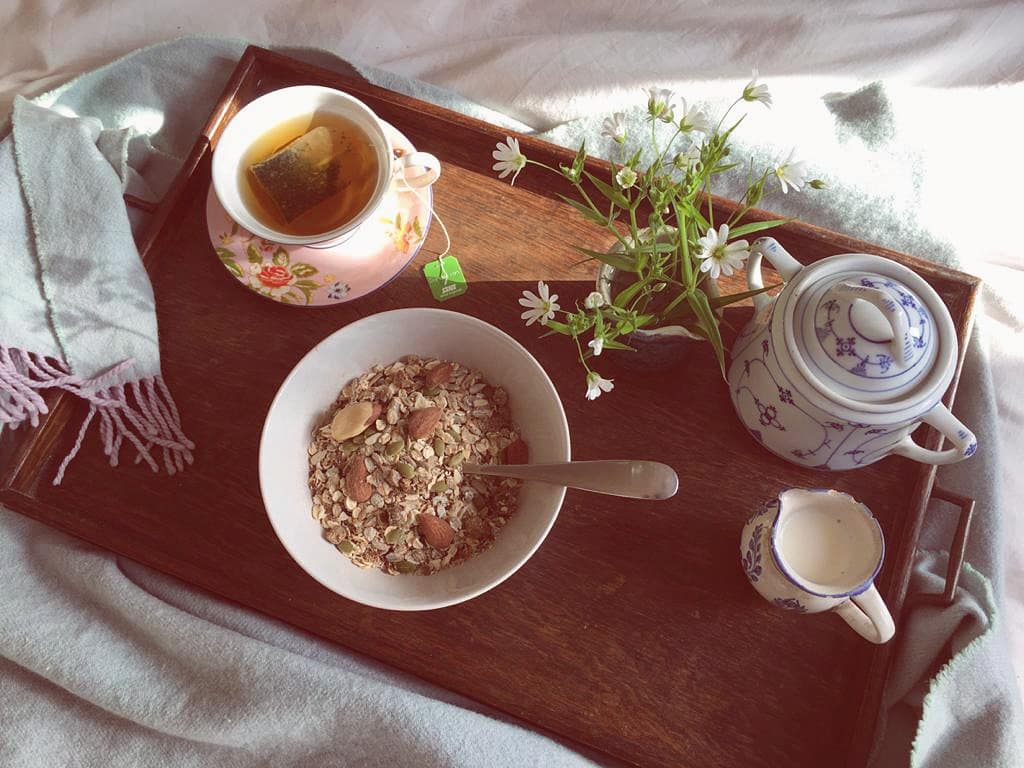 Sun-filled breakfast in bed... healthy heart muesli and a dandelion tea 🌼 

Shop online: thegoodcropcompany.com/products/organ…