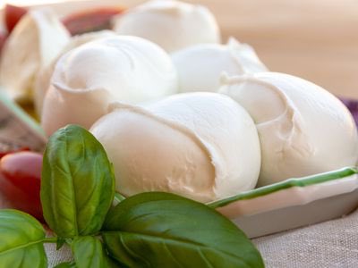 twodoctorsirl's tweet image. Limited supplies of calf rennet have prompted genetic engineering of microbial chymosin by cloning calf prochymosin genes into bacteria. Bioengineered chymosin may be involved in the production of up to 70% of cheese products. #twodoctors #peterfa #covid19Ireland #mozzarella