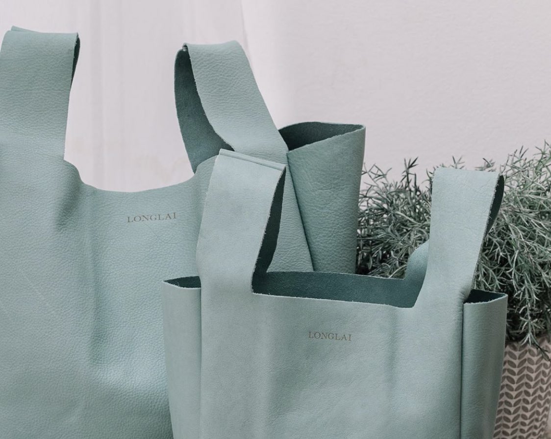 BubblesxMakeup's tweet photo. เจอกระเป๋า tote bag ในเว็บคิงพาวเวอร์ ชื่อแบรนด์ LONGLAI 🦊🐦🐇 เป็นหนังนิ่มๆ ชอบทรงกระเป๋ามากก น่ารักมาก มีไซส์S/L ไซส์ใหญ่เหมาะกับคนบ้าหอบของเยอะแบบนี่สุดด https://t.co/XwJ1eOPpgZ