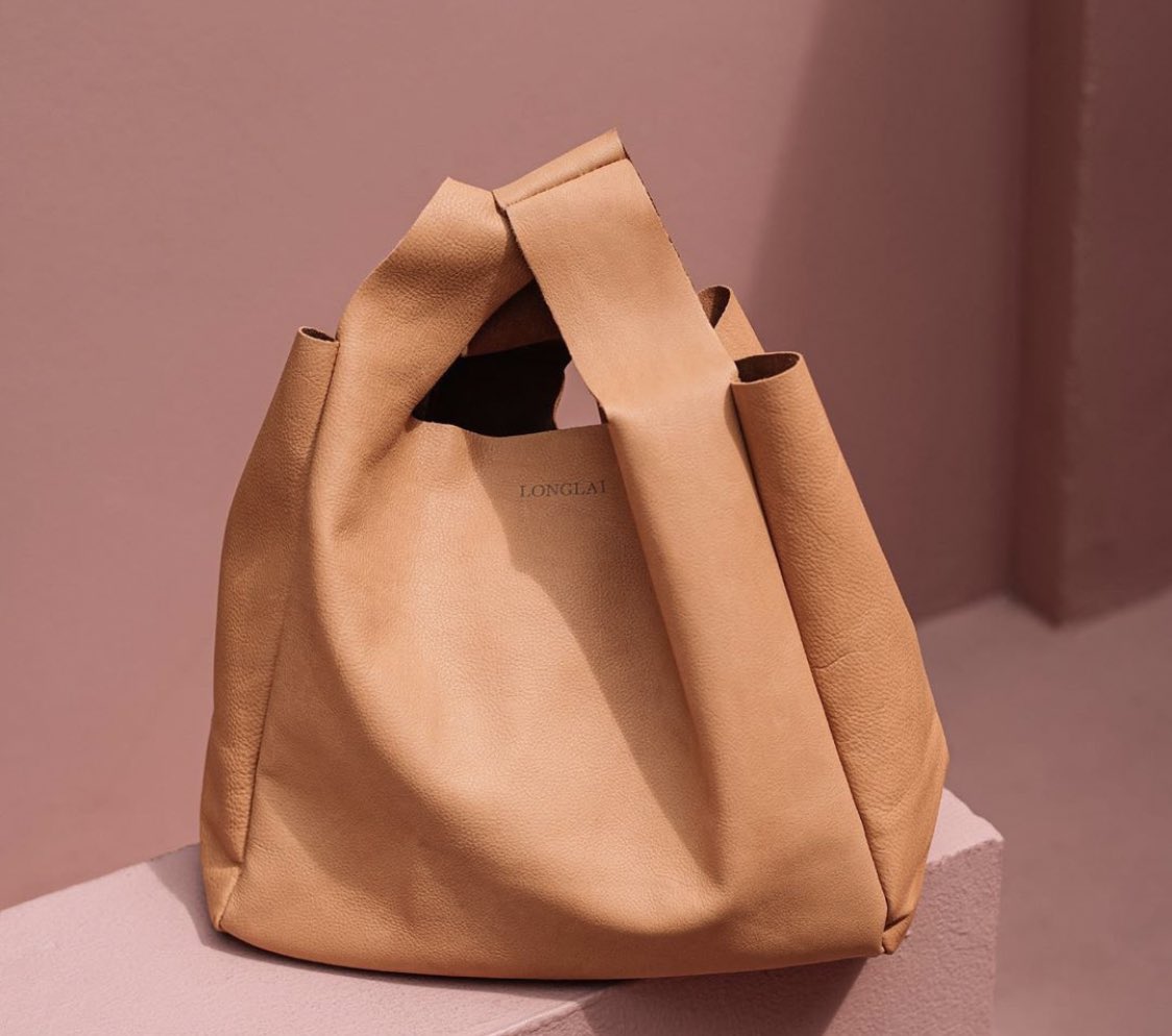 BubblesxMakeup's tweet photo. เจอกระเป๋า tote bag ในเว็บคิงพาวเวอร์ ชื่อแบรนด์ LONGLAI 🦊🐦🐇 เป็นหนังนิ่มๆ ชอบทรงกระเป๋ามากก น่ารักมาก มีไซส์S/L ไซส์ใหญ่เหมาะกับคนบ้าหอบของเยอะแบบนี่สุดด https://t.co/XwJ1eOPpgZ