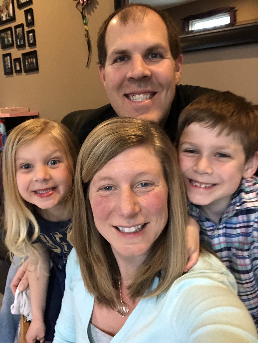 PROFE127's tweet photo. ¡Feliz Pascua! #HMSTogether #HCSDConnects https://t.co/ZmmUSuNGRG