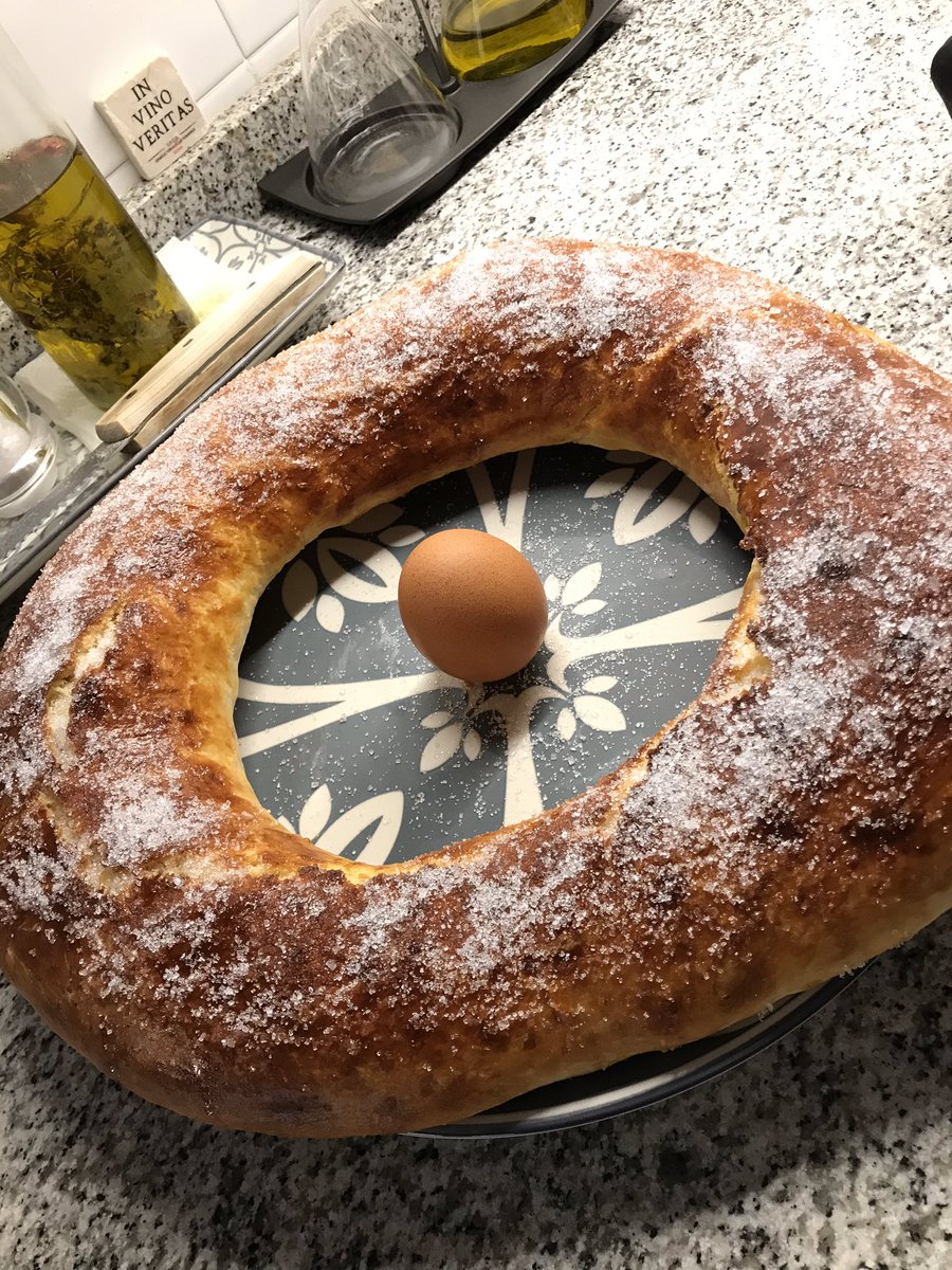 ms_grapeful's tweet photo. Bona Mona a Tothom!! #primeramona #primerotllo #pasqua #monaconfinada #cassola #handmade #santaoliva #gessamicarames #senseoudexoco https://t.co/tX4SMM2VoX