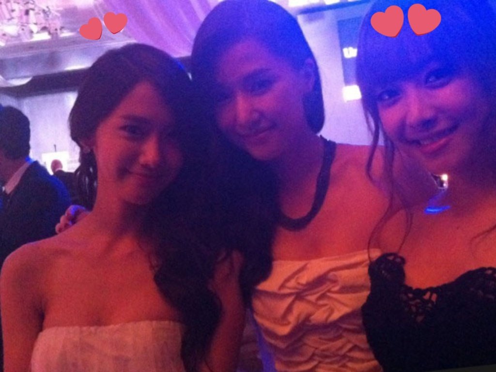 20. Yoona and Victoria 